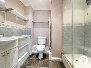 5 Bed Kent property in secure location with free dedicated parking