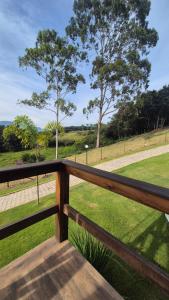 Chalé com vista para montanhas com banheira, lareira e piscina em Socorro - Refúgio Campestre - Canário