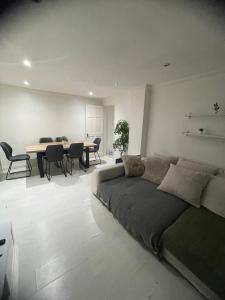 Cozy Modern Rooftop Apartment