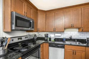 KBM Resorts FREE CAR Kaanapali Shores Ocean view 2-Bedroom Condo Recently Remodeled Includes Beach Gear KS-815