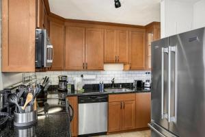 KBM Resorts FREE CAR Kaanapali Shores Ocean view 2-Bedroom Condo Recently Remodeled Includes Beach Gear KS-815