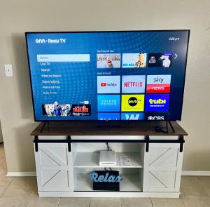 22 min to Beach-2 bd room-Self check in -sleep 6-BBQ-WD