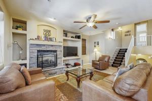 Large, dog-friendly home with air hockey & great location close to trails