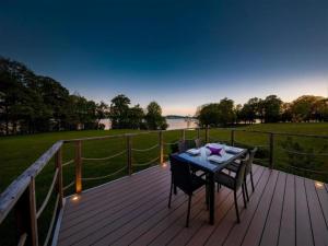 Lakeside Stay with Sauna