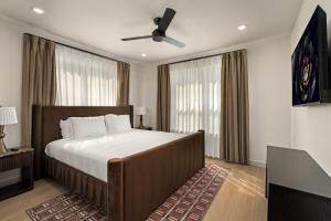 Resort Style 4BR Ensuites Slps11 Pool & Spa Gated