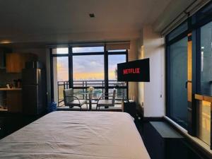 Executive Studio Sunset View in Makati - Private Apartment