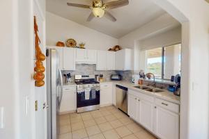 Dog-friendly valley view oasis with private hot tub, shaded patio, washer, dryer