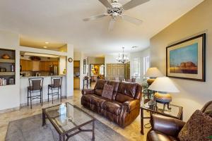 Charming dog-friendly condo with pool, hot tub, washer, dryer, & AC