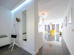 Apartments Villa Capitano - Two Bedroom Apartment with Balcony and Sea View UTI