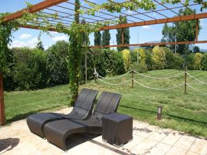 Modern holiday home in Foligno - Loc with pool