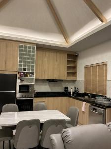 Si Changs house Four Elephants house