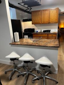 Private Garden Condo minutes from NYC and park