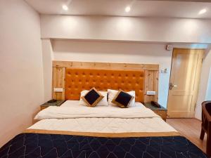Manali Castle # premium rooms #parking #Balcony & Mountain view rooms #family rooms #Lawn #Near mall road