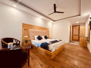 Manali Castle # premium rooms #parking #Balcony & Mountain view rooms #family rooms #Lawn #Near mall road