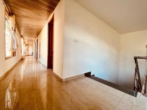 Manali Castle # premium rooms #parking #Balcony & Mountain view rooms #family rooms #Lawn #Near mall road