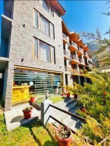 Manali Castle # premium rooms #parking #Balcony & Mountain view rooms #family rooms #Lawn #Near mall road