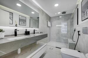 Free housekeeping visits during your stay - StayShort - Sophisticated 4BR Duplex Penthouse with Stunning Sky Views