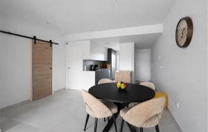 Beautiful Apartment In Pilar De La Horadada