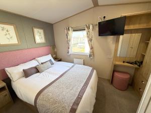 Sunnymede B10 with Hot tub - Fantasy island - Ingoldmells - Meadow Lakes Caravan & Lodge Hire