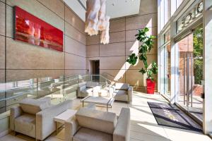 Modern Corner apartment in downtown