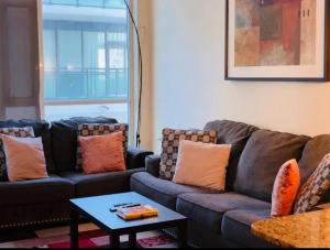 Stylish Cozy 1Bedroom Condo in Square one centre