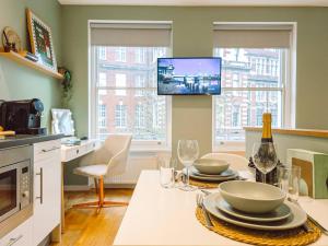 Stylish Studio by Kensington Olympia, fast Wi-Fi