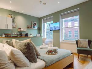 Stylish Studio by Kensington Olympia, fast Wi-Fi