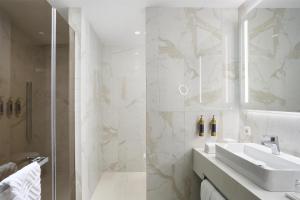 Iceland Parliament Hotel, Curio Collection By Hilton