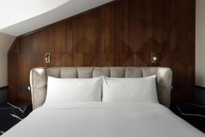 Iceland Parliament Hotel, Curio Collection By Hilton