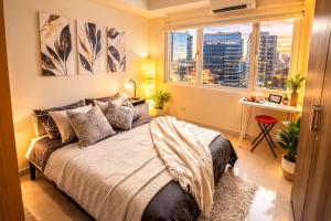 823 Air Condo 1BR Shell Residences 2 Min to MOA