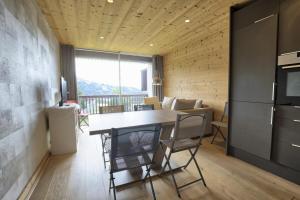 Résidence Les Alpages - Superbe appartement, avec piscine extérieure et tennis, au pied des pistes MAE-2374