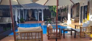 BEAUTY Oasis cozy room Pool 1 min Walk Beach