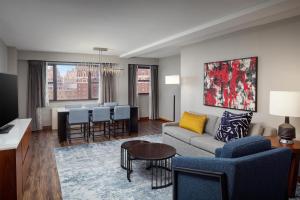 DoubleTree by Hilton Hotel & Suites Pittsburgh Downtown