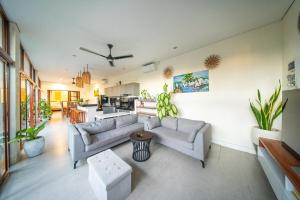 Villa Bayu 2BR Getaway 10 Mins to Finns & Atlas