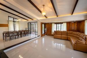 6BR Crystal Slopes and Six-slot Reserved Parking