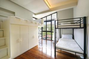 5BR Crystal Slopes and 6 slot Reserved Parking