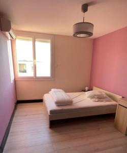 3 bedrooms apt near train & city center