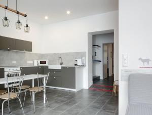 GROUNDfloor with private entrance, 55 sqm, 4 beds