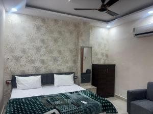 Manjeet Singh Hotel