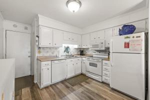 Ocean View 2BR • First-Floor • Cherry Grove • Sea Cabin 125-B