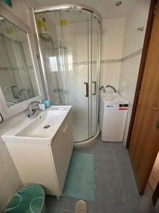 Comfy sea view apartment with parking