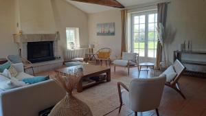 Grande maison - Jardin et piscine - 15 mn des plages