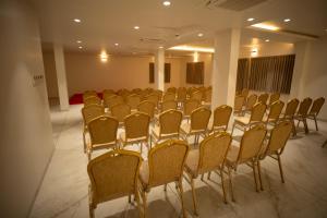 Hotel The Rajaji Restaurant and Rooms