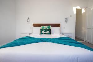 Sunny 3BR Home Near Portsmouth Park