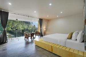 SaffronStays Tirthan Twins- Riverside Villa & Bonfire