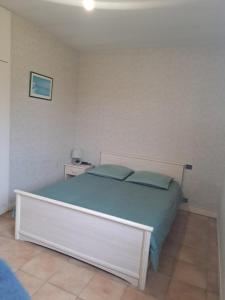 Chambres privées dans une maison avec piscine