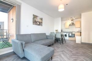 Sunny Westside Two 2BR Flat with City View