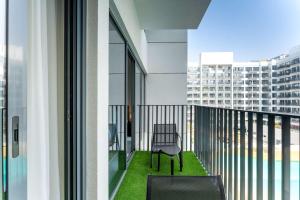 PVH - Azizi Mirage 1 - Tranquil 1 BR - Pool View