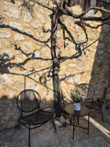 Suite La Chabraïre -Elégante et calme pour 2prs au coeur du village avec terrasse