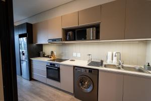 City Views- Top Floor - King Bed